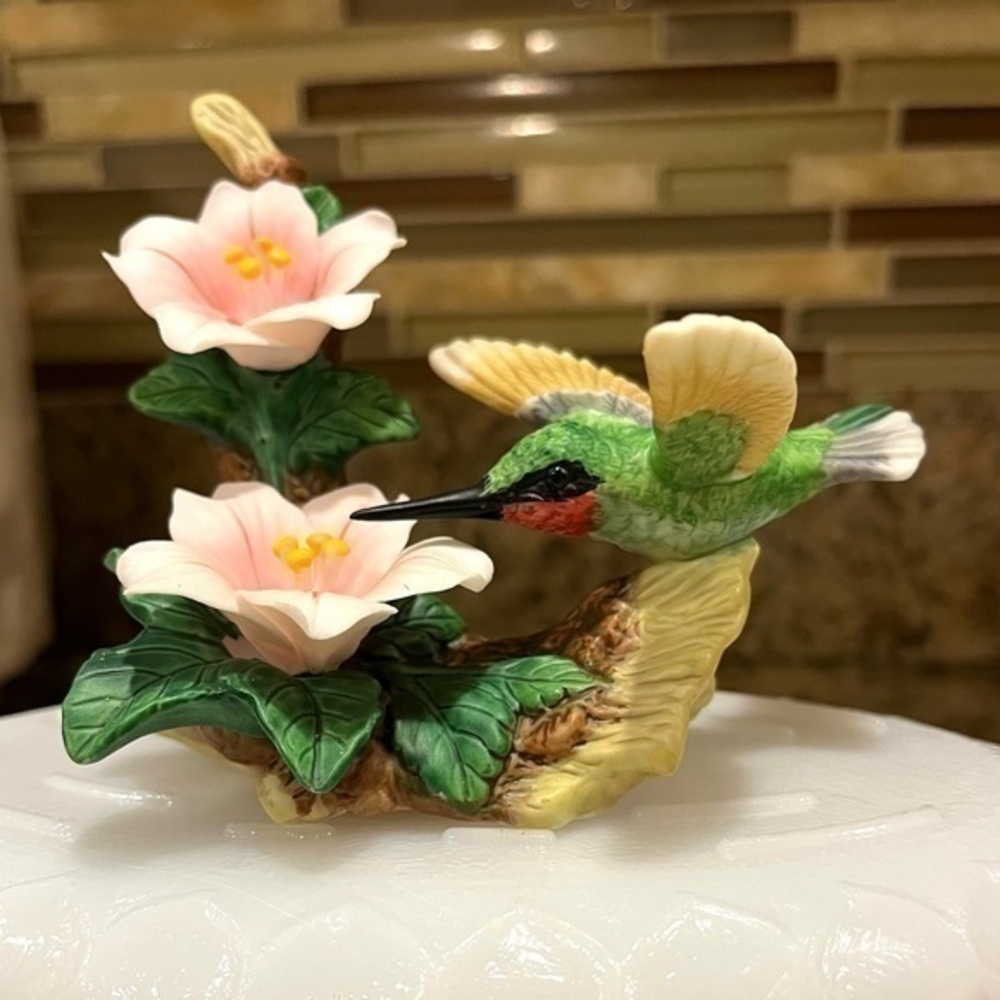 2003 Avon Ruby Throated Hummingbird Collectible Porcelain Figurine Pink Flowers